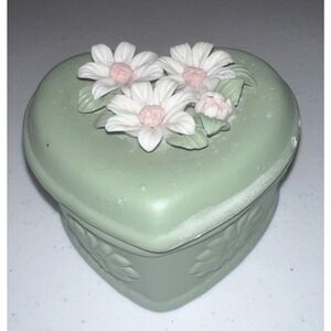 Vintage Heart Shaped Ceramic Floral Daisy‎ Trinket Box Roses Mint Green 2” Resin